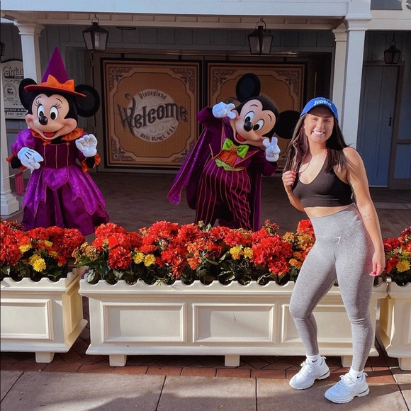 Meet your Posher, Darian - Picture 3 of 5